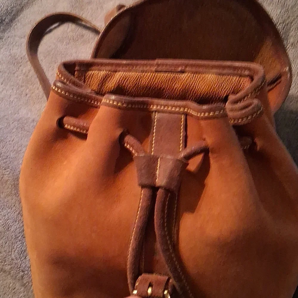 Rare Vintage Dooney And Bourke Suede Tan Leather Backpack Like New - Picture 6 of 16